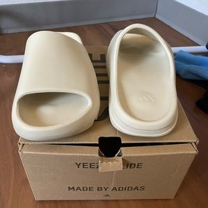 Yeezy slides in ‘bone’ size 8